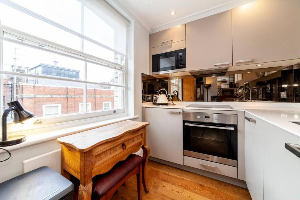 Outstanding Antique 1Br Flat In Soho Londres Exterior foto