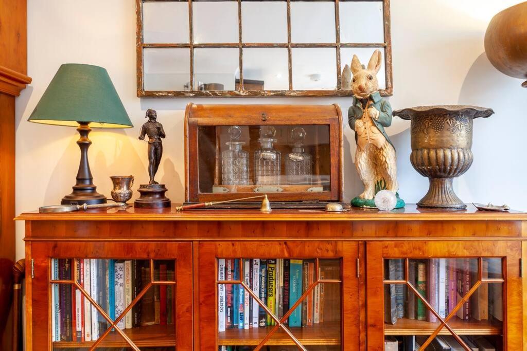 Outstanding Antique 1Br Flat In Soho Londres Exterior foto