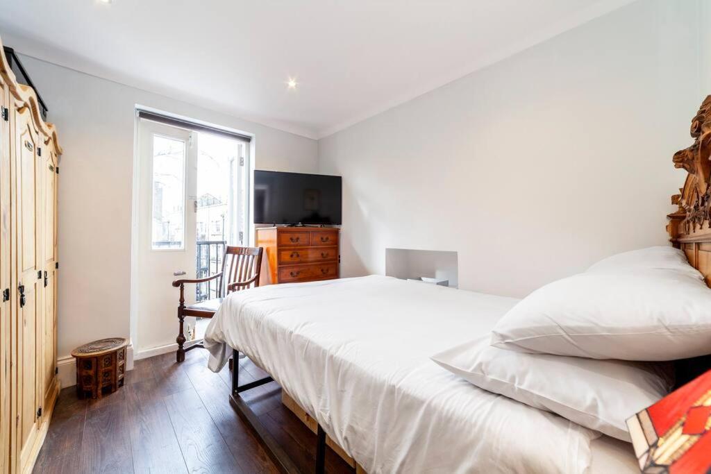 Outstanding Antique 1Br Flat In Soho Londres Exterior foto