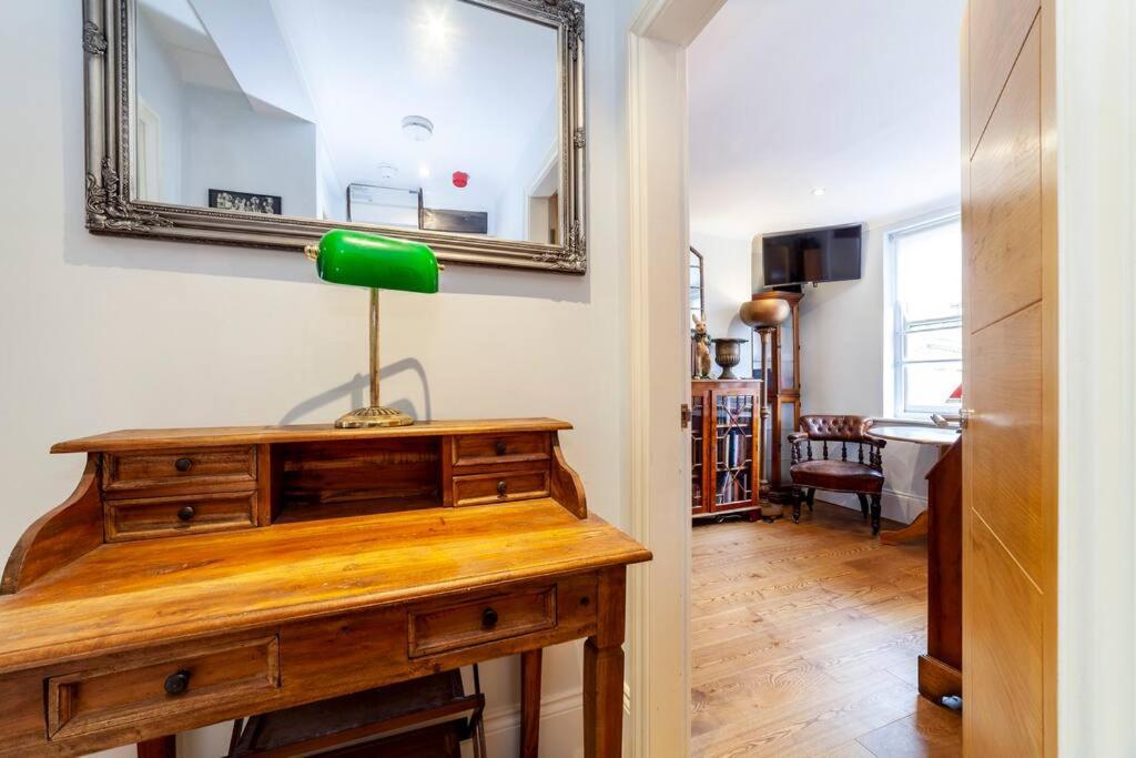 Outstanding Antique 1Br Flat In Soho Londres Exterior foto