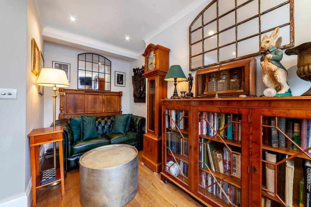 Outstanding Antique 1Br Flat In Soho Londres Exterior foto