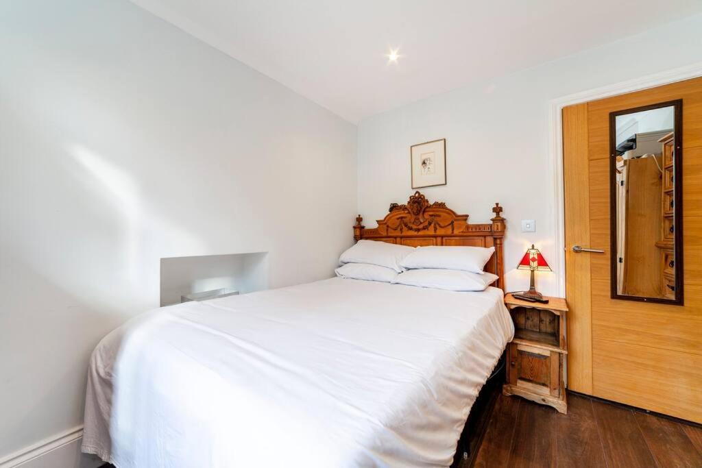 Outstanding Antique 1Br Flat In Soho Londres Exterior foto