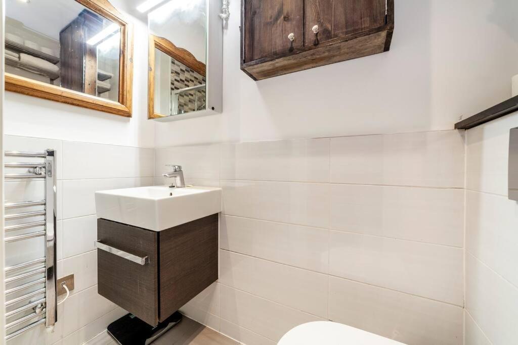 Outstanding Antique 1Br Flat In Soho Londres Exterior foto