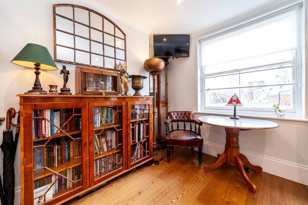 Outstanding Antique 1Br Flat In Soho Londres Exterior foto