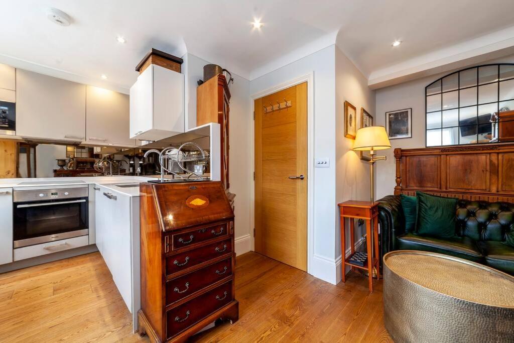 Outstanding Antique 1Br Flat In Soho Londres Exterior foto
